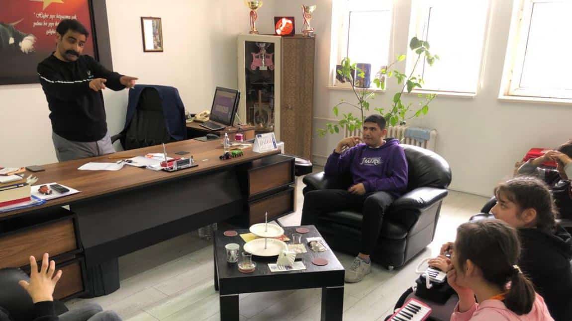 Engelliler Haftası Programı İçin Hazırlık Provalarımız Okul Müdürümüz Mustafa YILMAZ Kontrolünde Devam Ediyor
